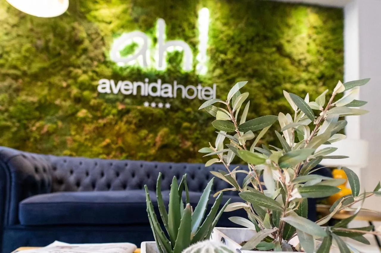 Avenida Hotel contacts