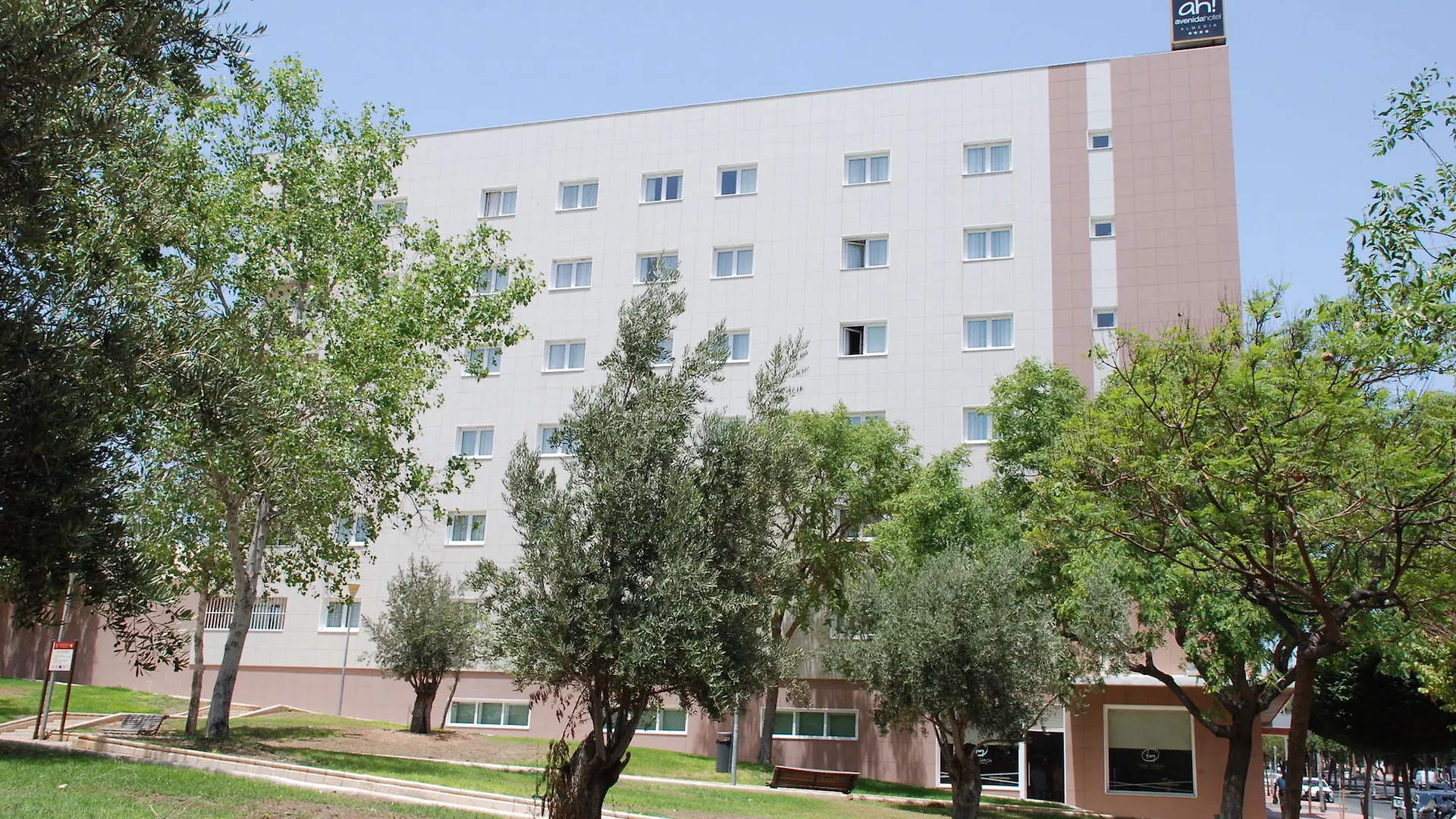 Avenida Hotel Almeria 4*,